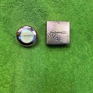 MAC Holiday 2022 single eyeshadow- Clink Clink BNIB- only taken out for pictures